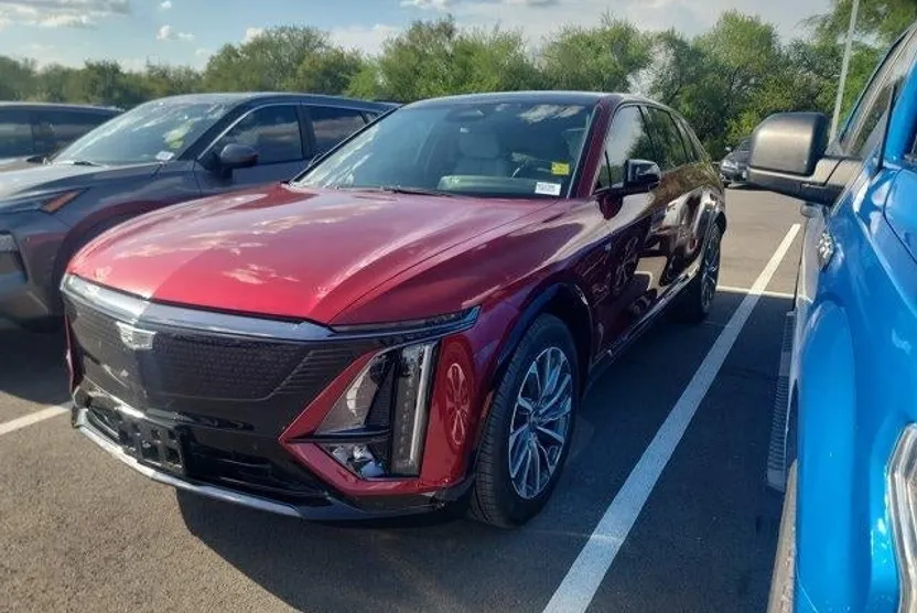 2024 Cadillac Lyriq Sport photo 1