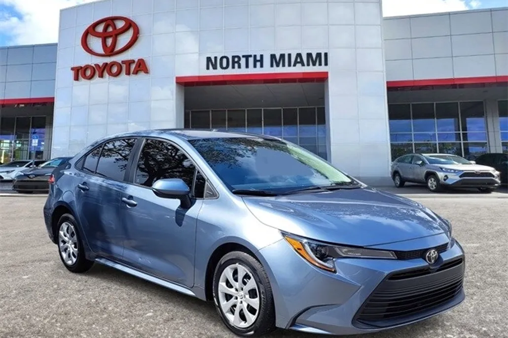 2023 Toyota Corolla LE photo 1