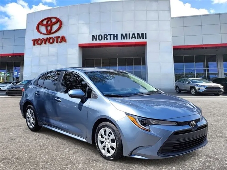 2023 Toyota Corolla LE photo 1