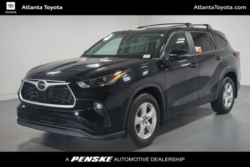 2023 Toyota Highlander LE photo 1
