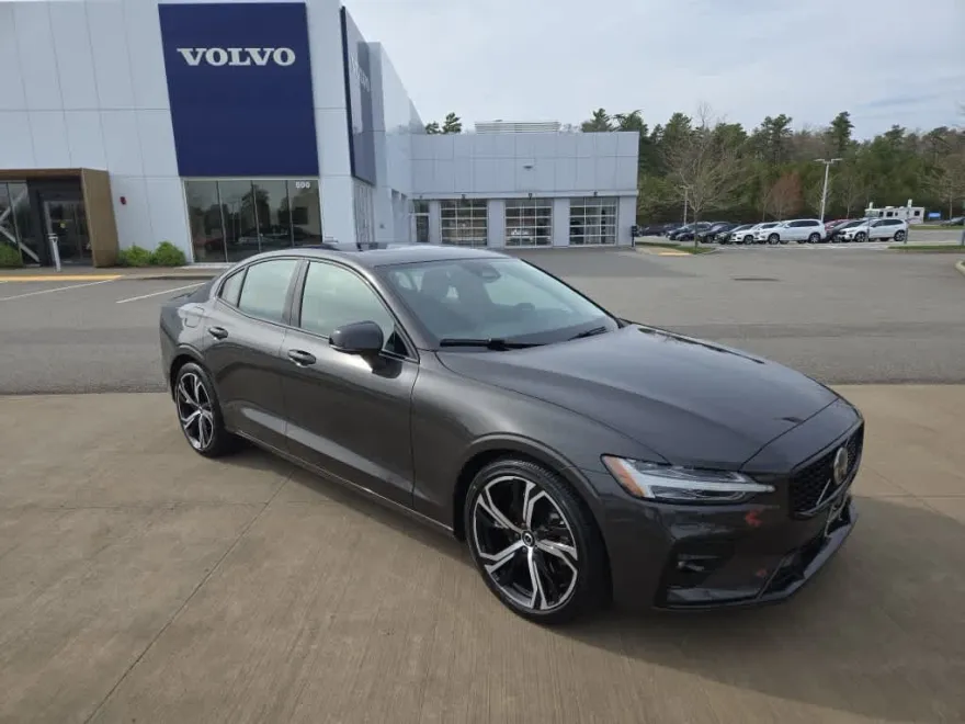 2024 Volvo S60 B5 Plus photo 1
