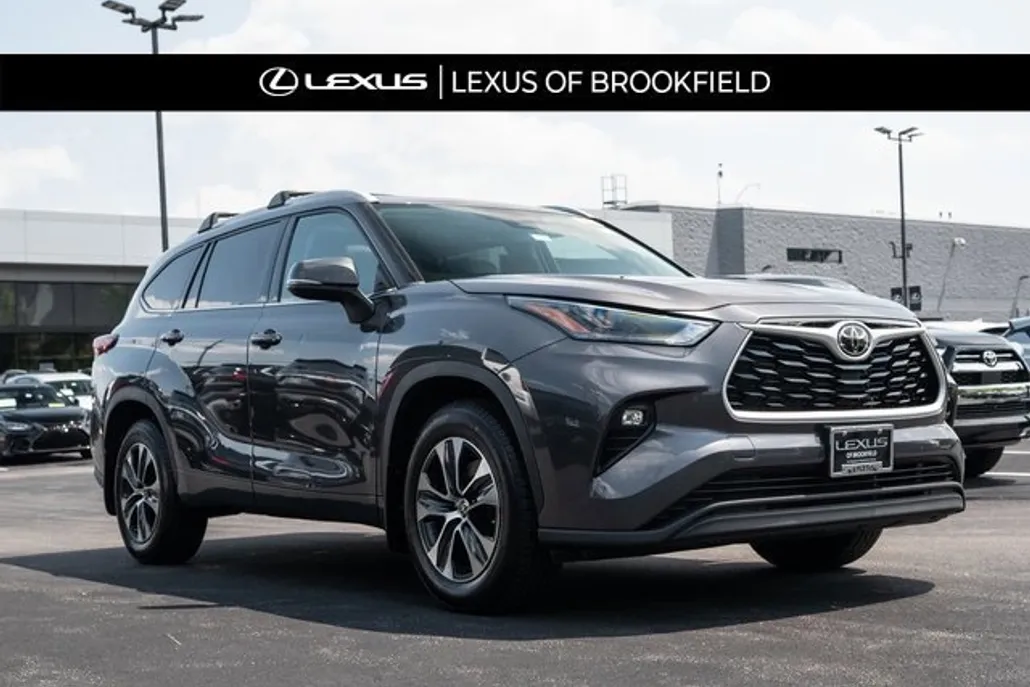 2022 Toyota Highlander XLE photo 1