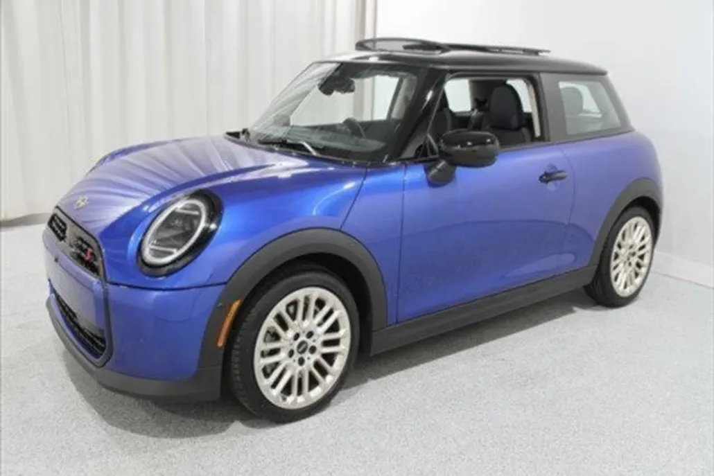 2025 Mini Cooper S 2 Door Hardtop Iconic photo 1