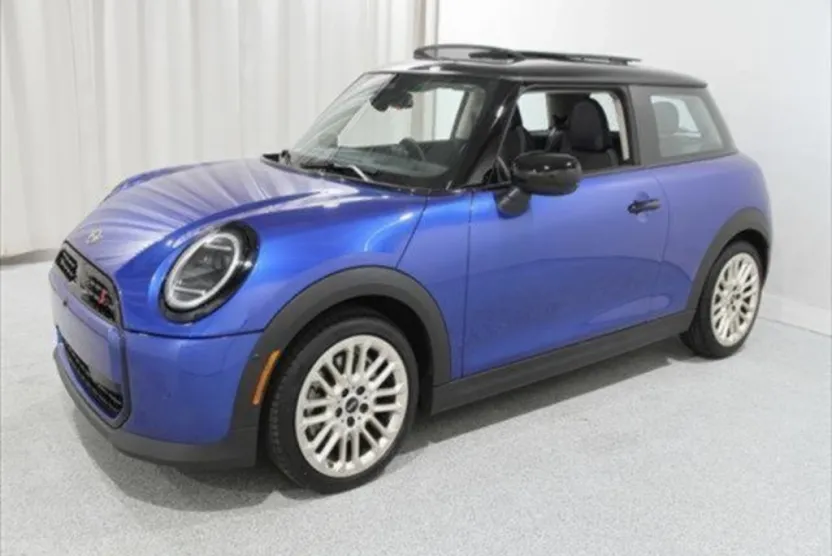 2025 Mini Cooper S 2 Door Hardtop Iconic photo 1
