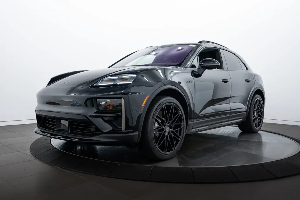 2025 Porsche Macan Turbo Electric photo 1