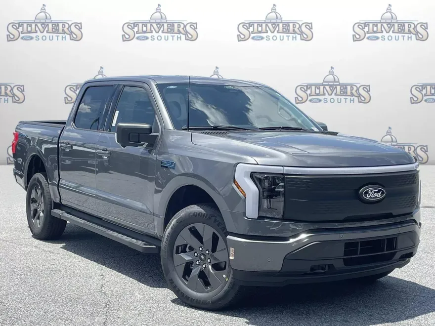 2025 Ford F-150 Lightning photo 1
