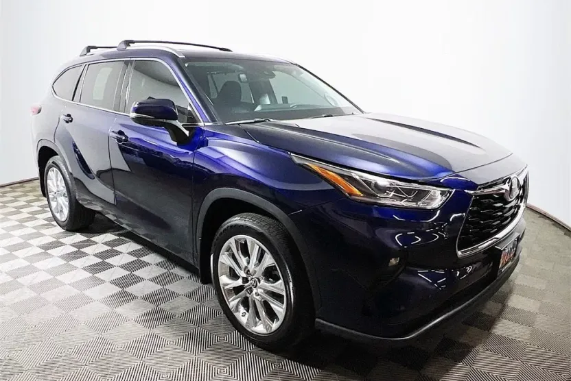 2024 Toyota Highlander Limited photo 1