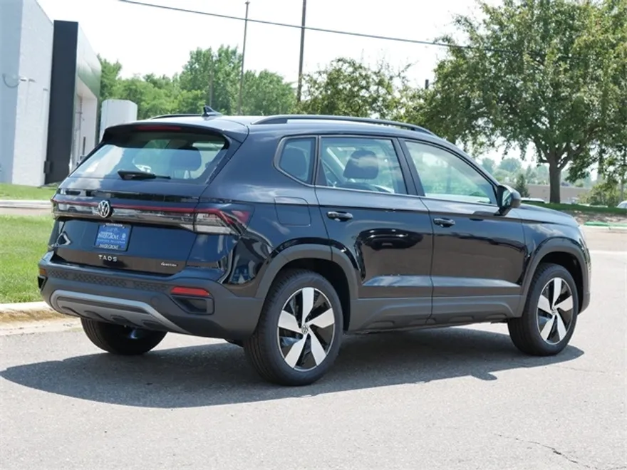 2025 Volkswagen Taos S photo 1