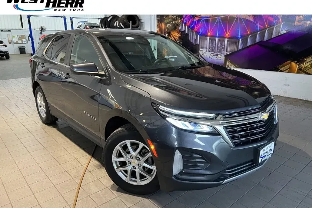 2022 Chevrolet Equinox LT photo 1