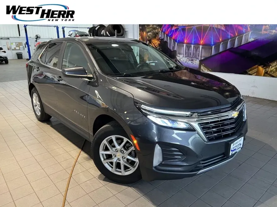 2022 Chevrolet Equinox LT photo 1