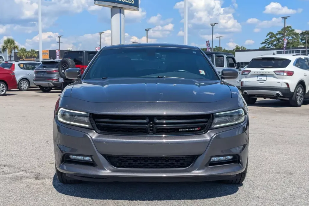 2016 Dodge Charger SXT photo 1
