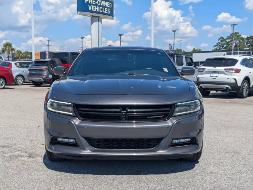 2016 Dodge Charger SXT photo 1