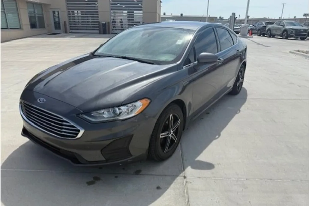 2019 Ford Fusion S photo 1
