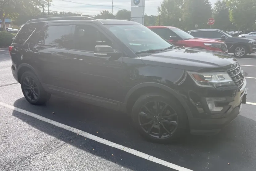 2017 Ford Explorer XLT Sport photo 1
