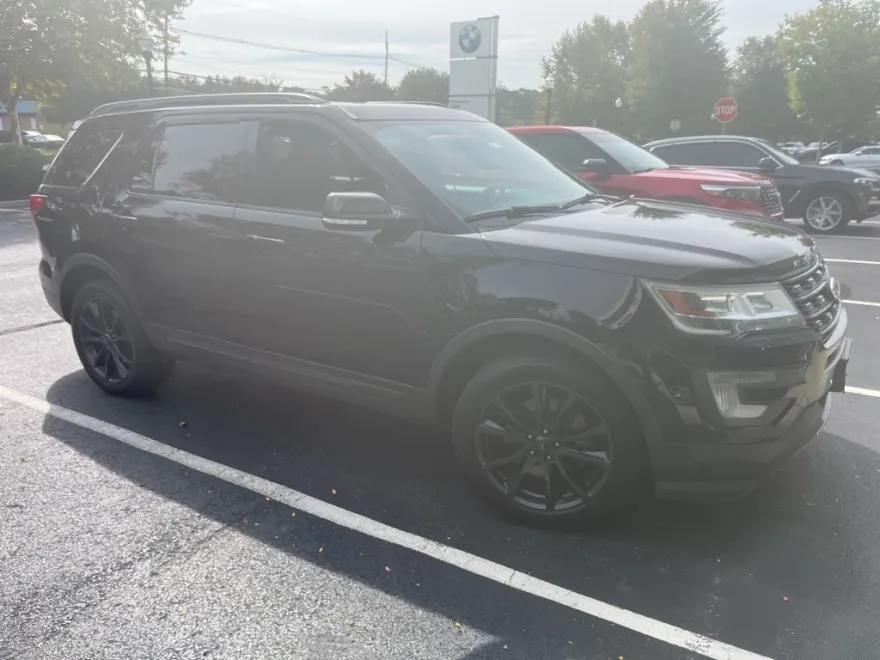 2017 Ford Explorer XLT Sport photo 1