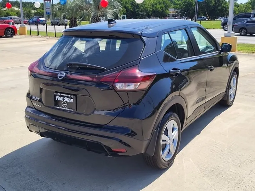 2025 Nissan Kicks Play S photo 1