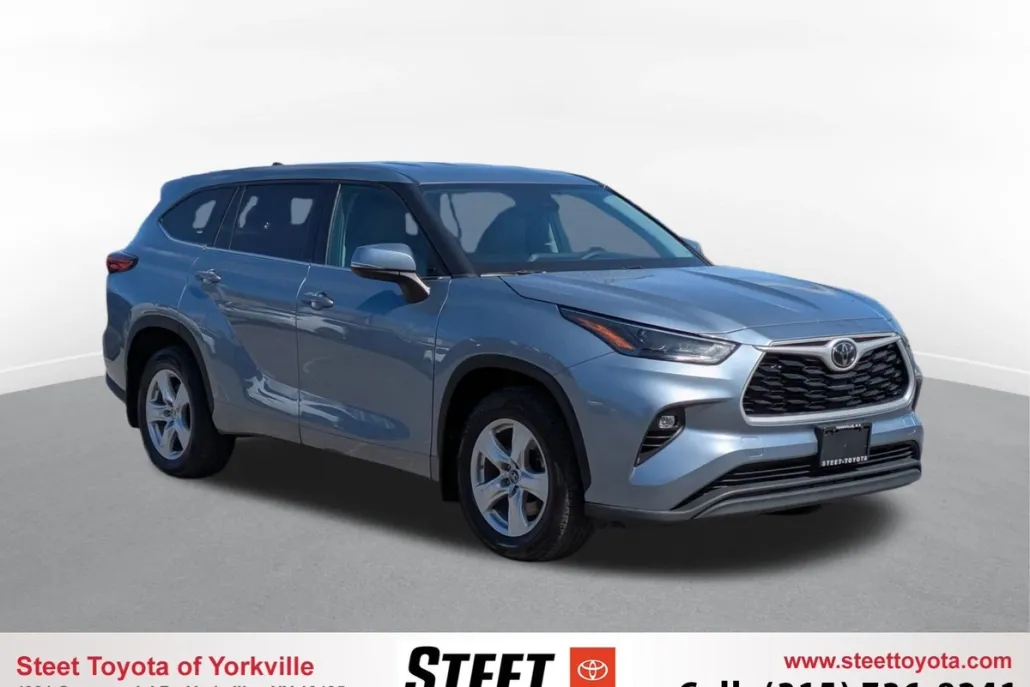 2022 Toyota Highlander LE photo 1