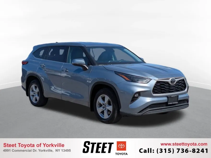 2022 Toyota Highlander LE photo 1
