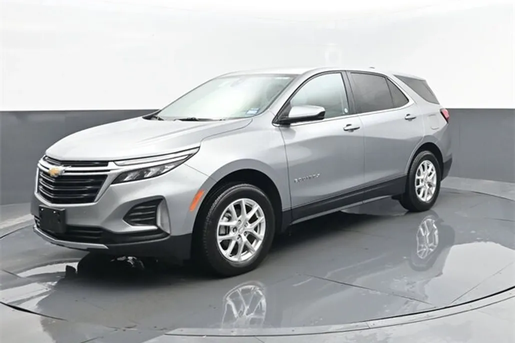 2024 Chevrolet Equinox LT photo 1