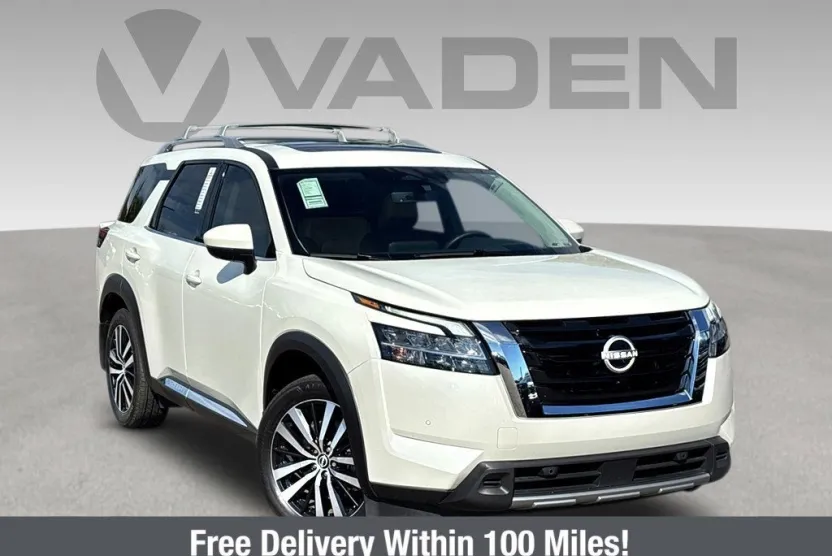 2024 Nissan Pathfinder Platinum photo 1