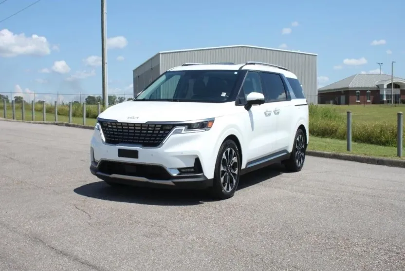 2024 Kia Carnival SX photo 1