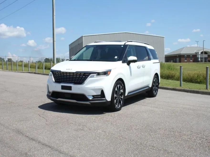2024 Kia Carnival SX photo 1