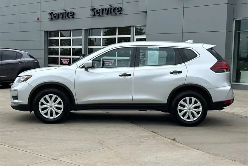 2018 Nissan Rogue S photo 1