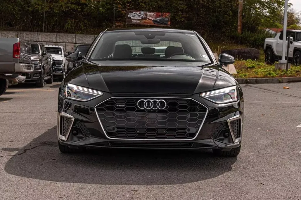 2023 Audi A4 S line Quattro Premium Plus photo 1