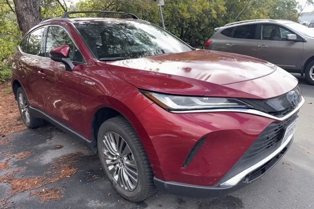 2021 Toyota Venza LE photo 1