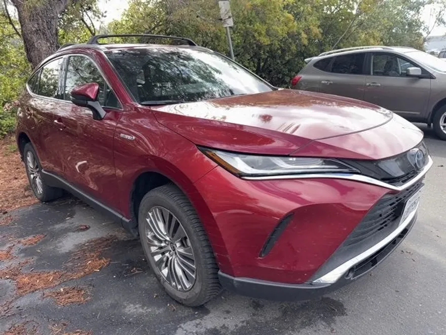 2021 Toyota Venza LE photo 1