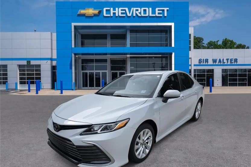 2023 Toyota Camry LE photo 1