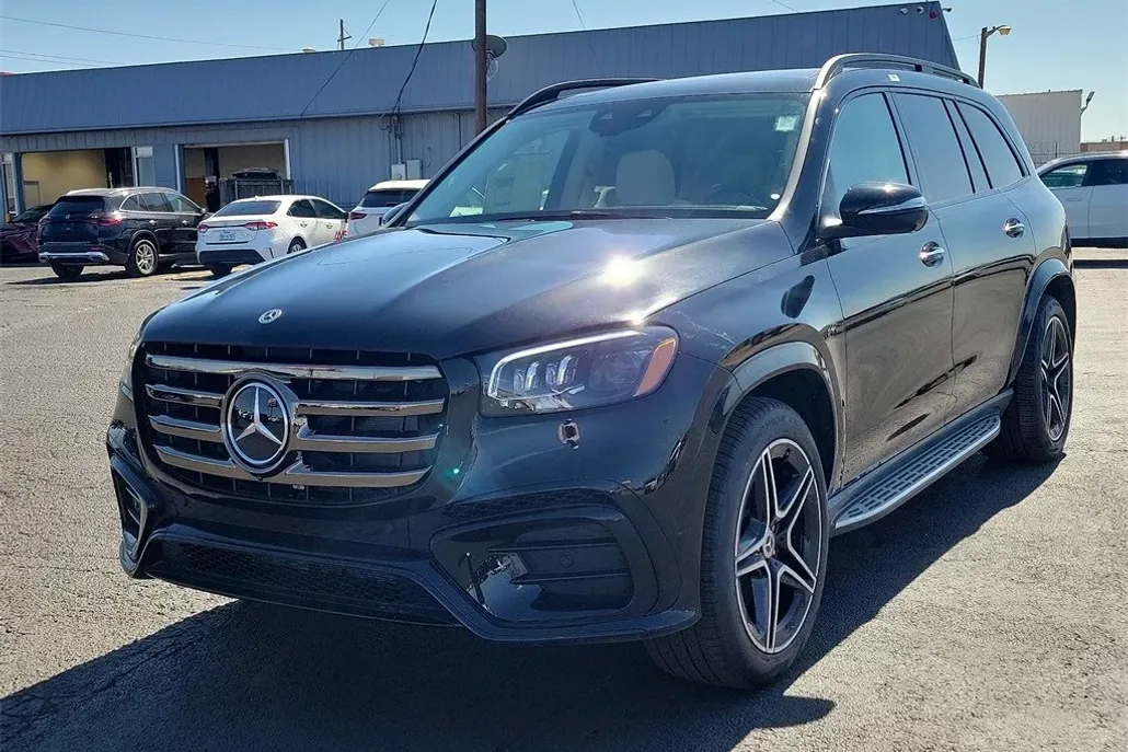 2025 Mercedes Benz GLS 450 4MATIC photo 1