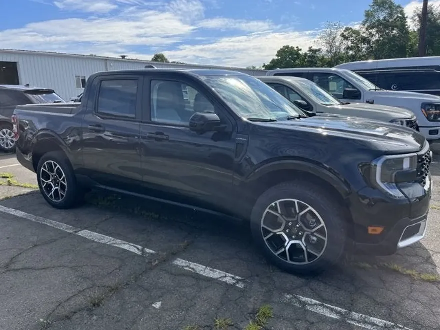 2025 Ford Maverick Lariat photo 1