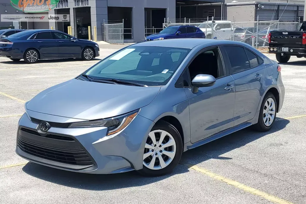 2024 Toyota Corolla LE photo 1