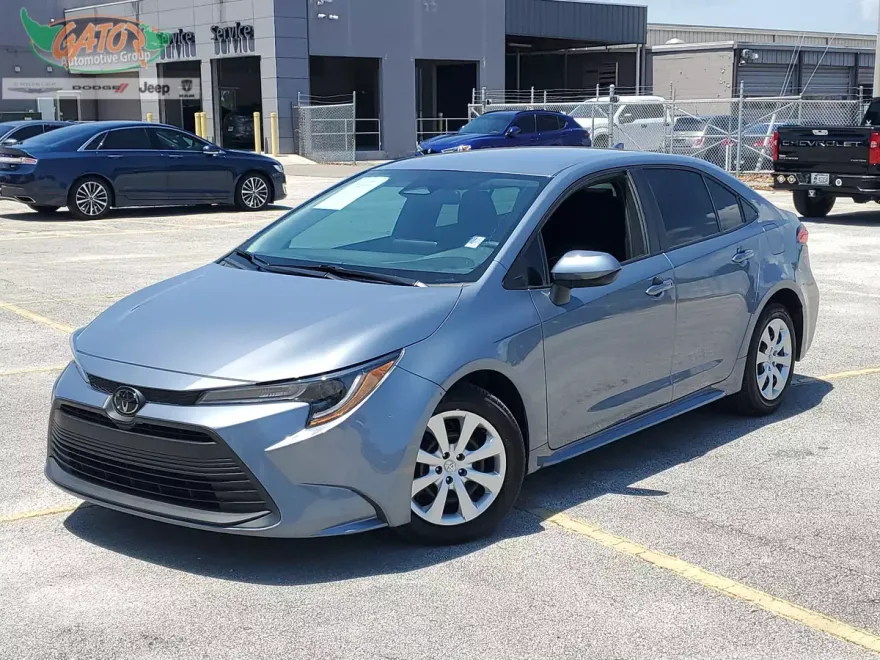 2024 Toyota Corolla LE photo 1