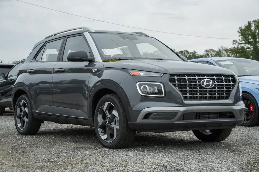 2025 Hyundai Venue Limited photo 1