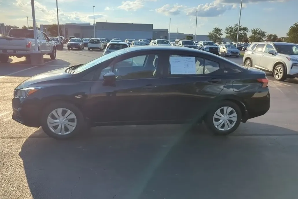 2021 Nissan Versa 1.6 S photo 1
