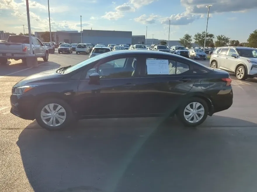 2021 Nissan Versa 1.6 S photo 1