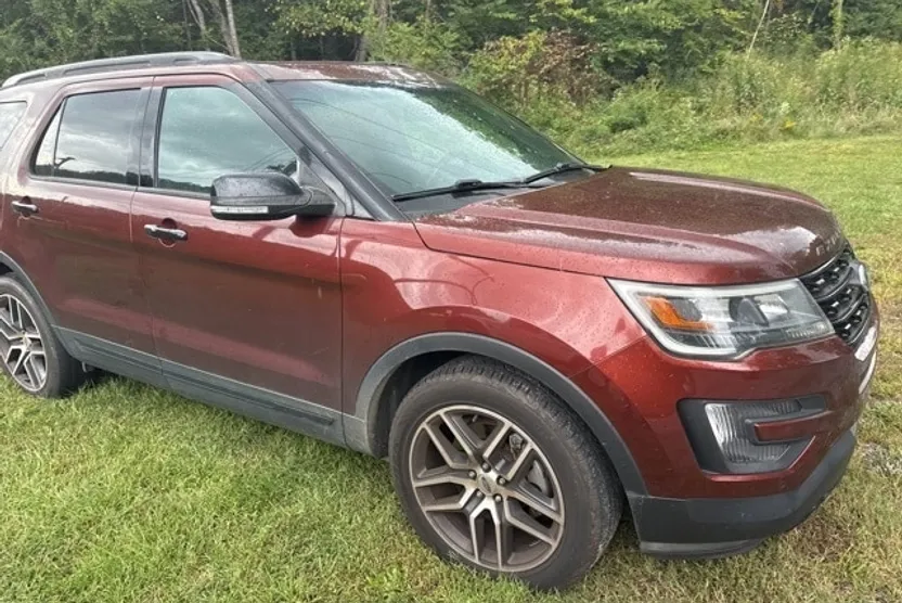 2016 Ford Explorer Sport photo 1