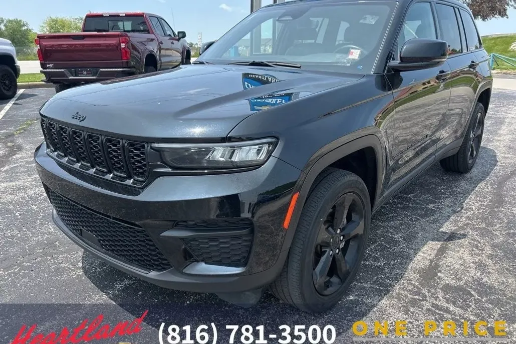 2022 Jeep Grand Cherokee Altitude photo 1