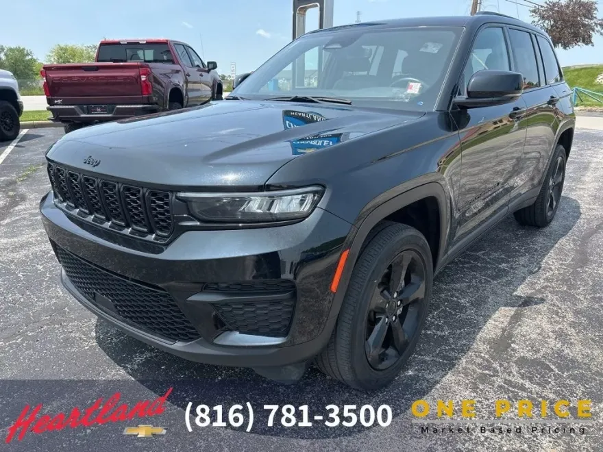 2022 Jeep Grand Cherokee Altitude photo 1