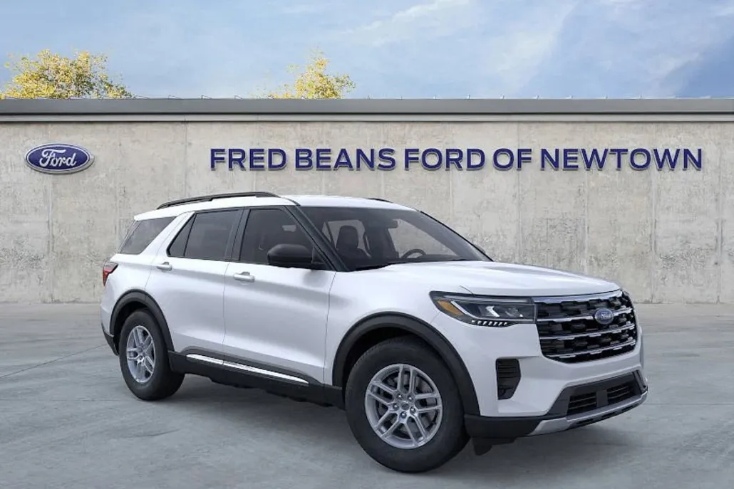 2025 Ford Explorer photo 1