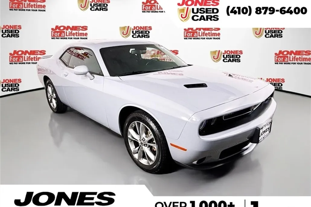 2022 Dodge Challenger SXT photo 1