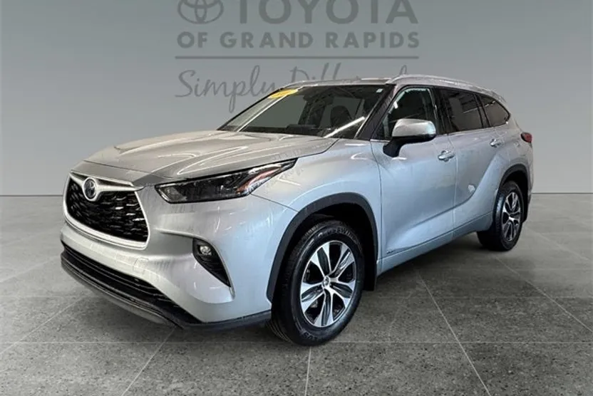 2022 Toyota Highlander Hybrid XLE photo 1