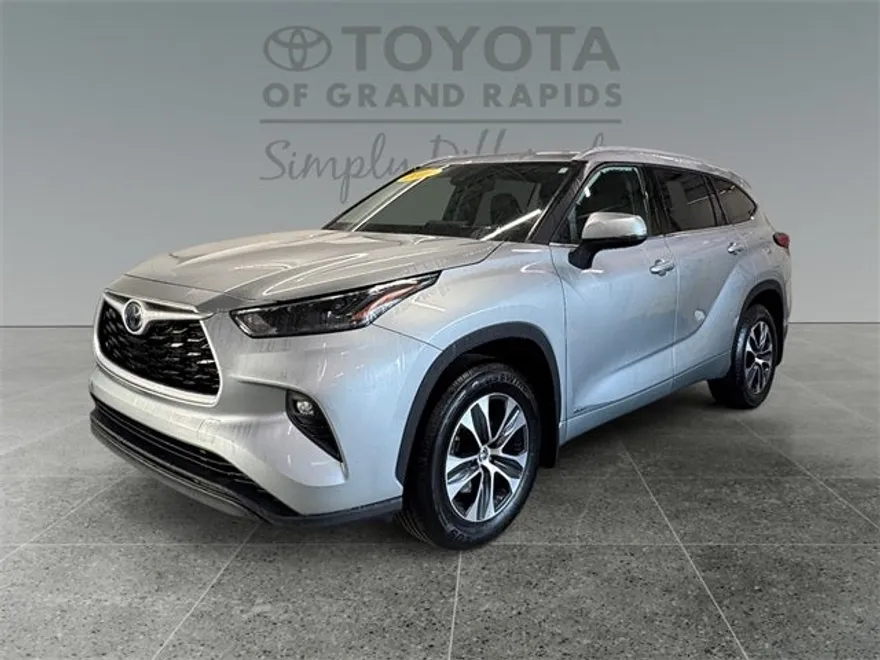 2022 Toyota Highlander Hybrid XLE photo 1
