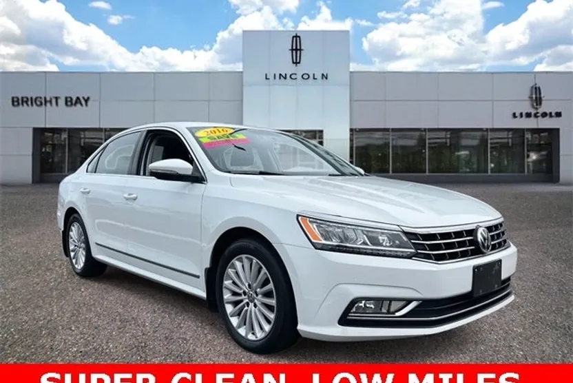 2016 Volkswagen Passat SE photo 1