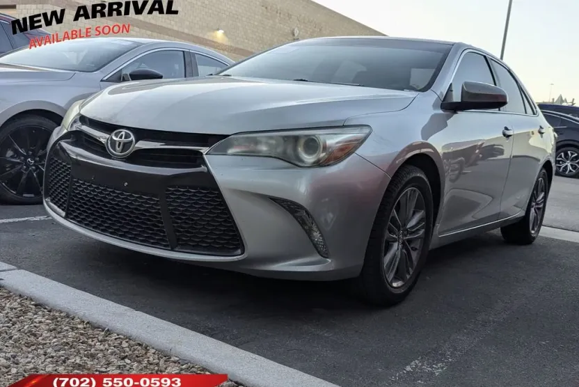 2016 Toyota Camry SE photo 1