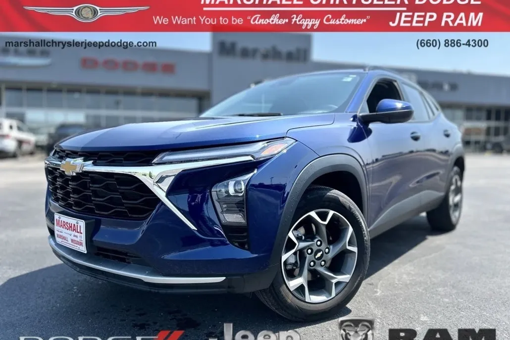 2024 Chevrolet Trax LT photo 1