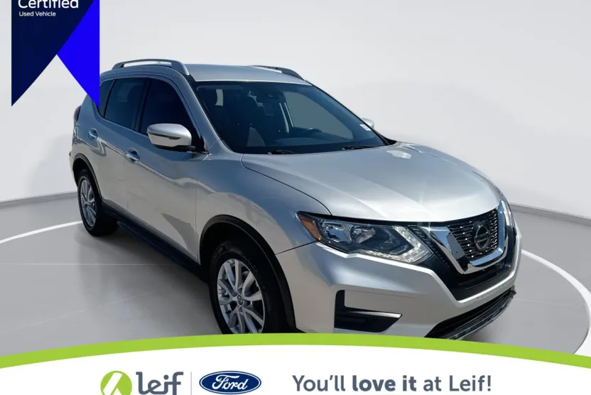 2020 Nissan Rogue SV photo 1