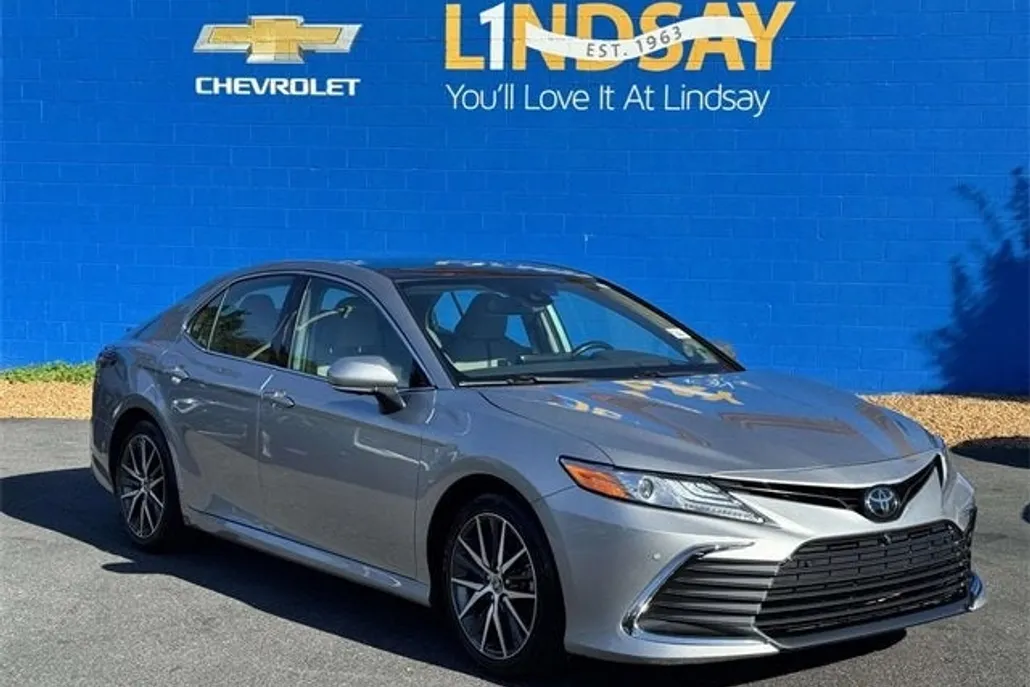2023 Toyota Camry XLE photo 1